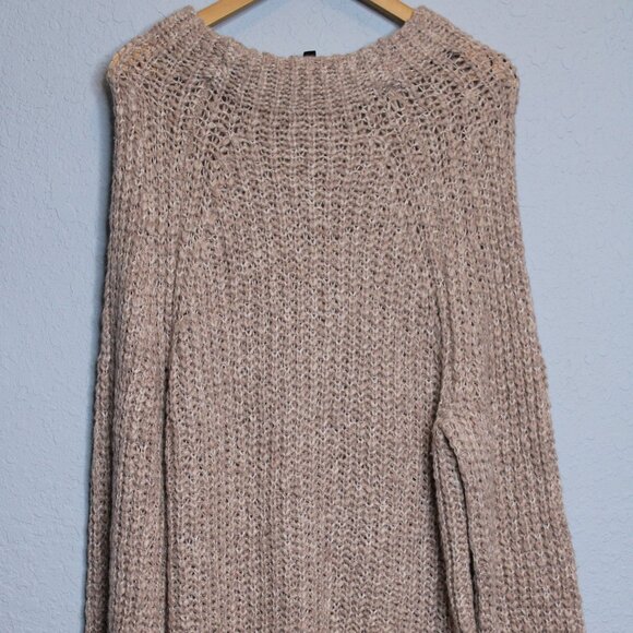 Divided H&M Women's Beige Oversized Crew Neck Pullover Knit Sweater Size Medium - Picture 2 of 8